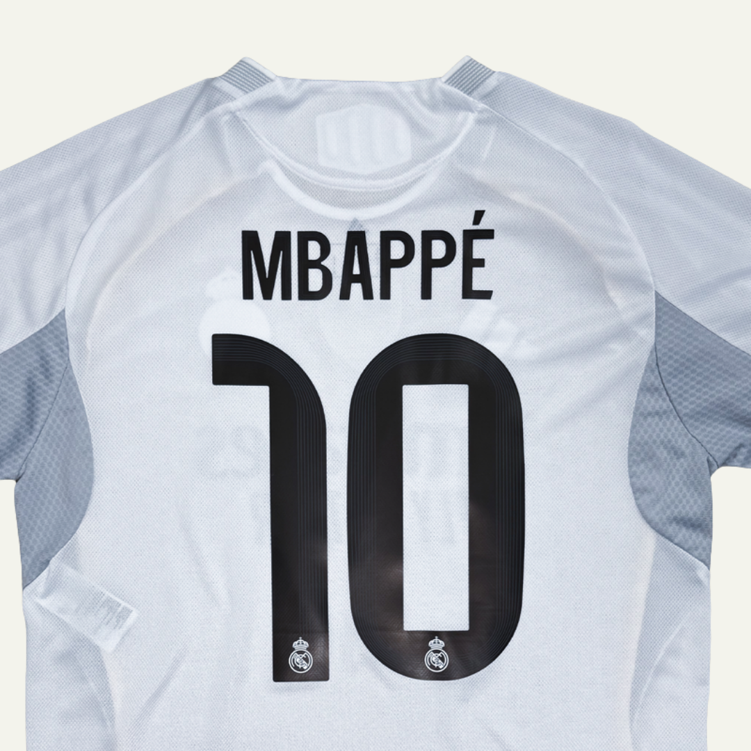 Real Madrid 2025/26 Local Versión Jugador