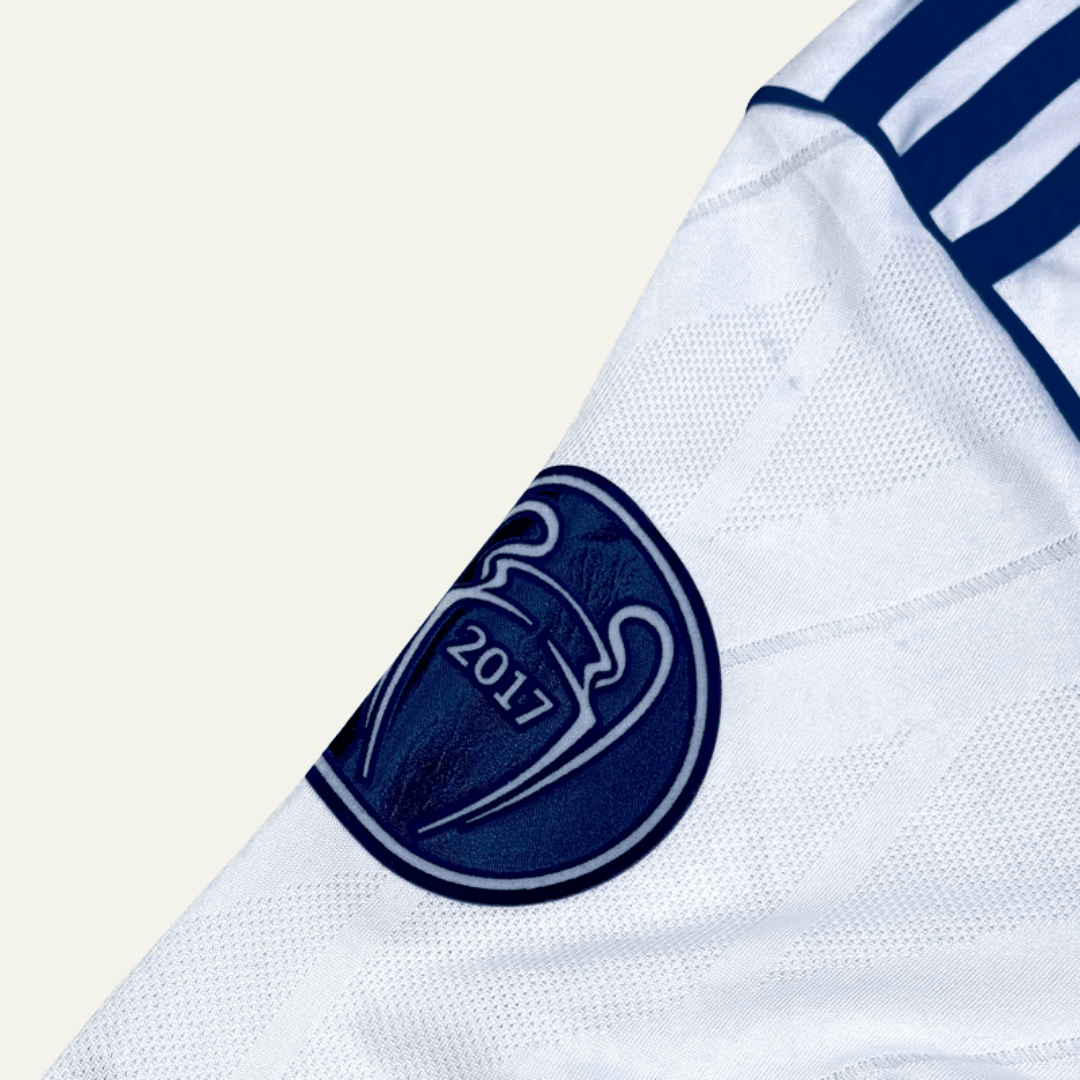 Real Madrid 2017/18 Local - Fifas Club