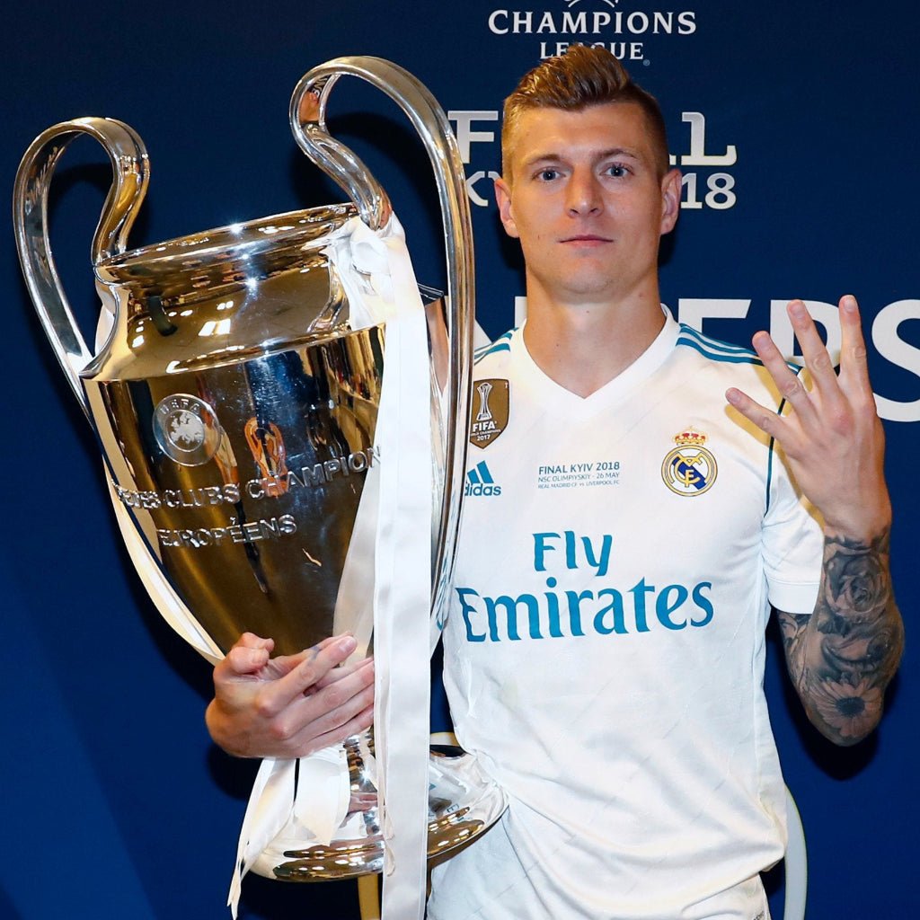 Real Madrid 2017/18 Local - Fifas Club