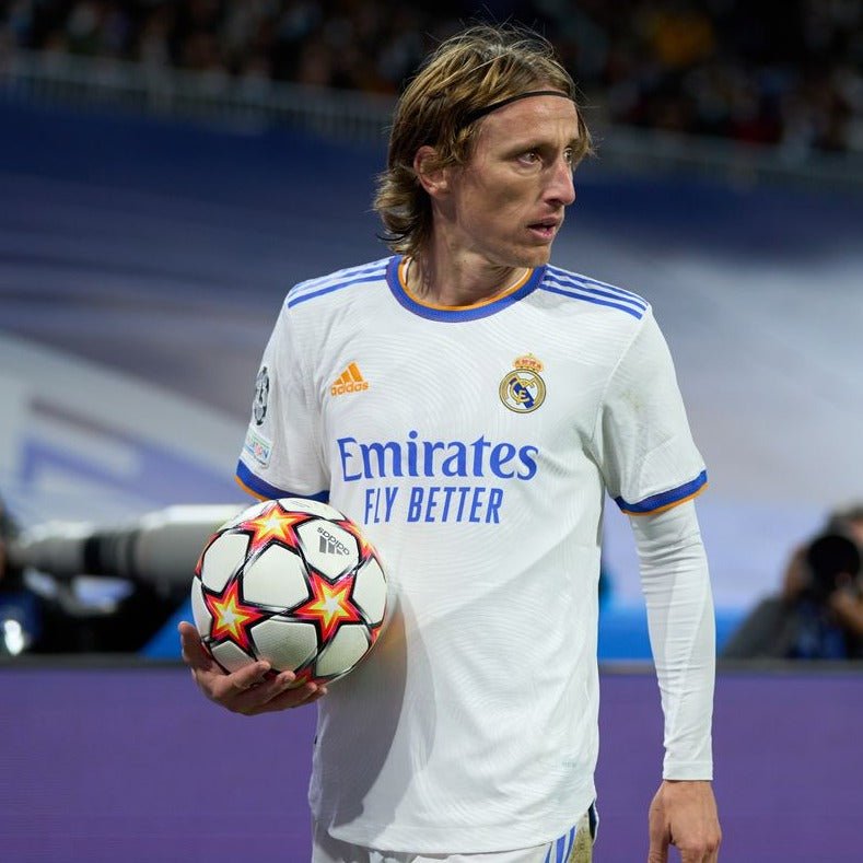 Real Madrid 2021/22 Local - Fifas Club